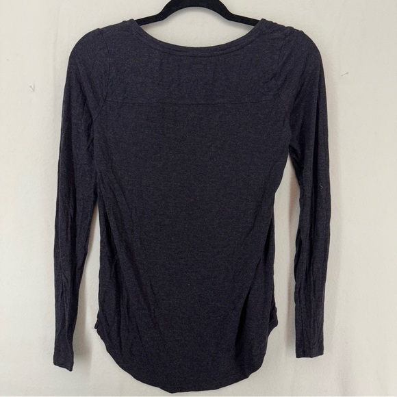 American Eagle Long Sleeve V Neck Top Solid Womans XS Navy Blue - Picture 7 of 9